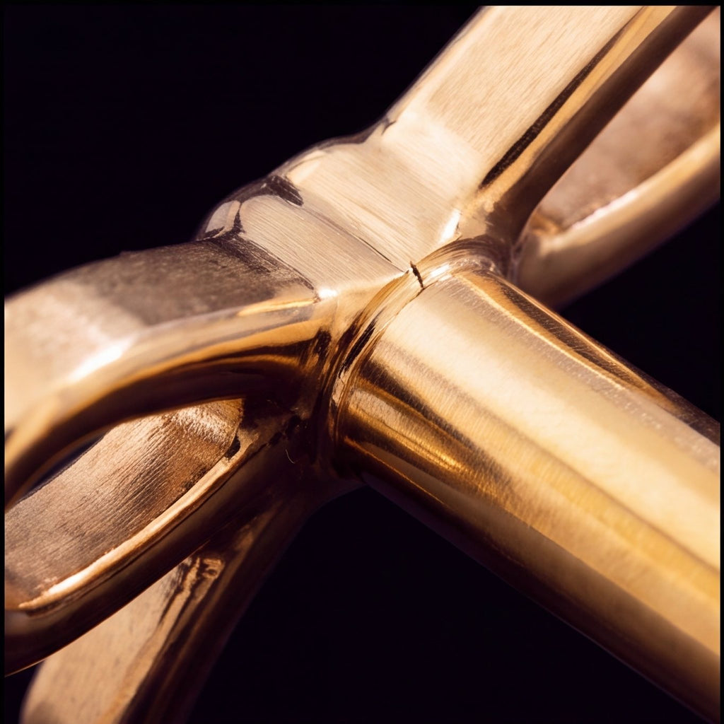 Aurelia — A ribbon tied in gold