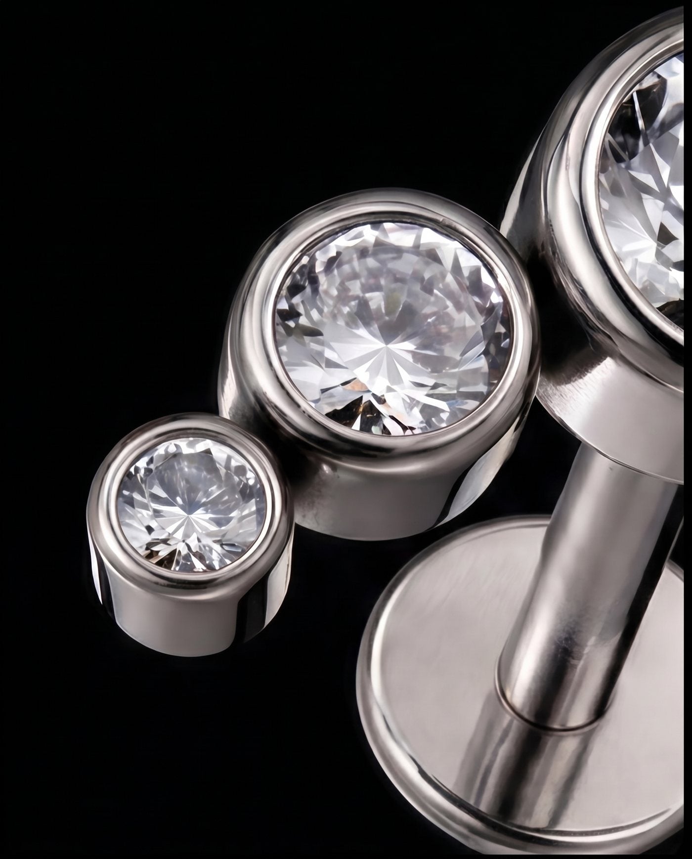 Lyra — Five bezel-set stones in a rising arc