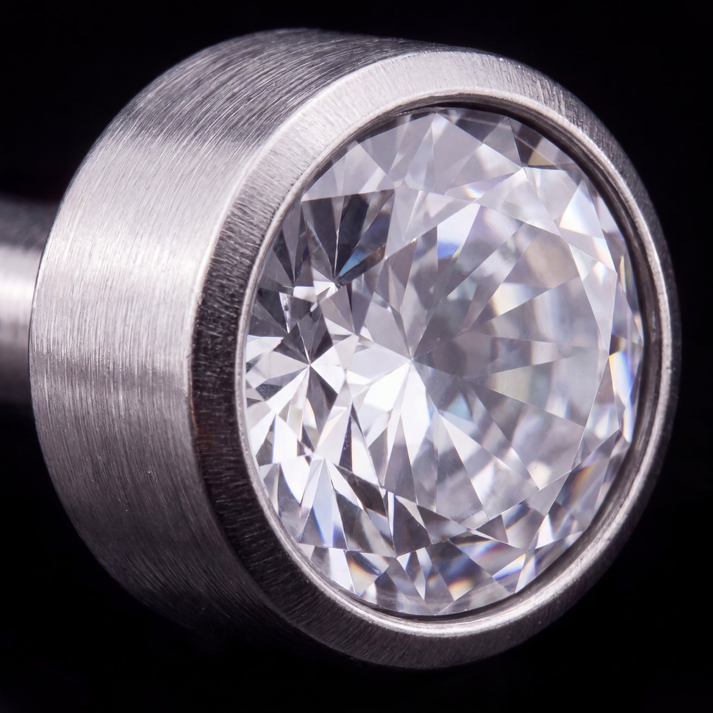 Viola — Twin bezel stones on a bare curve