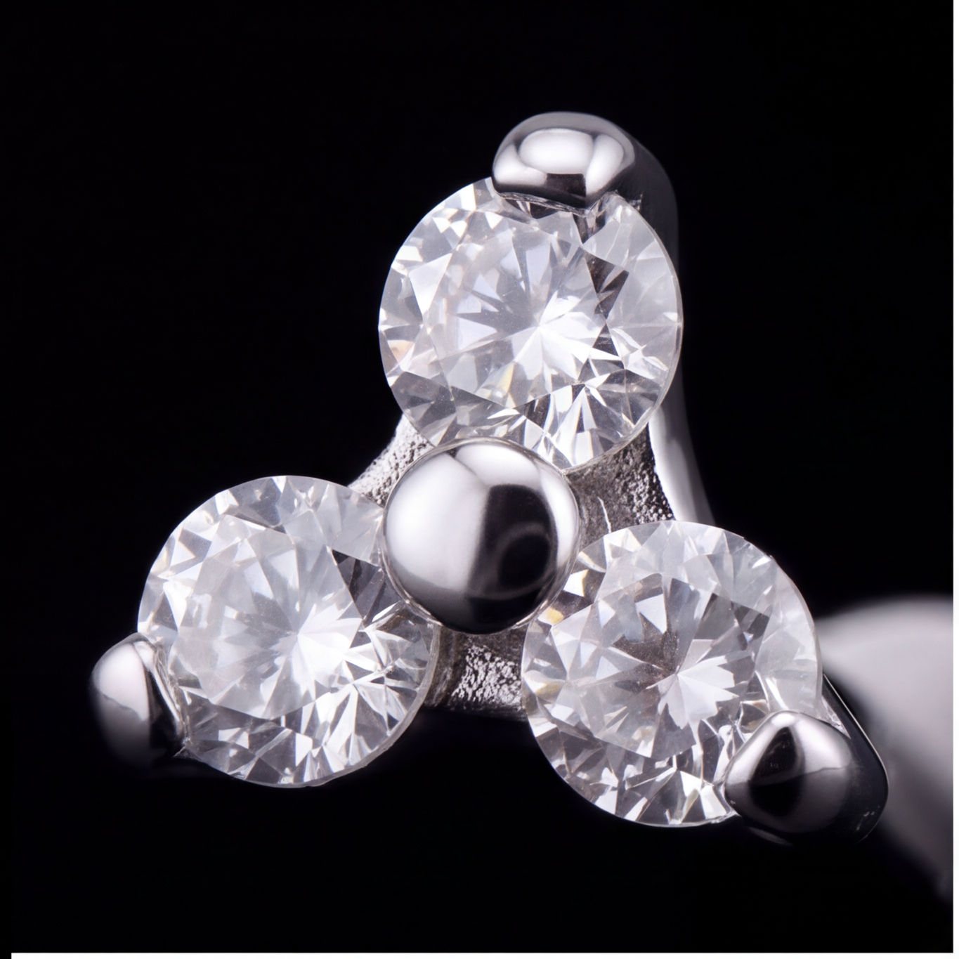 Vesper — A quiet trinity in bare titanium